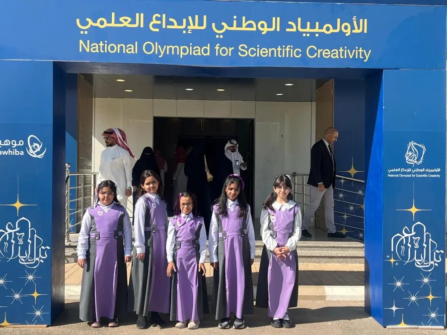 نائب أمير تبوك يكرم الطالبات الفائزات في أولمبياد الإبداع العلمي 2026