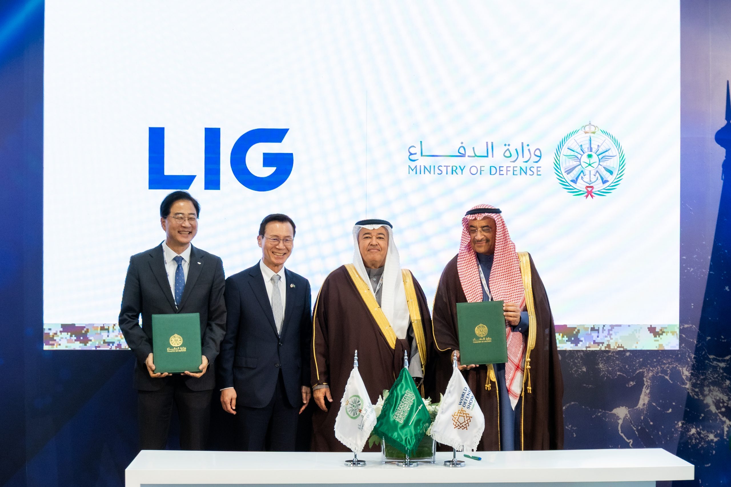 وزارة الدفاع تبرم 28 عقدًا مع شركات محلية ودولية خلال فعاليات معرض الدفاع العالمي