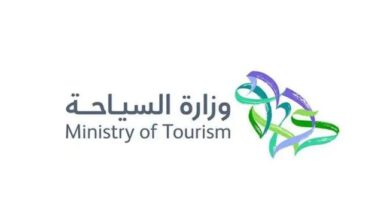وزارة السياحة تُعلِن تعليق طلبات رفع الطاقة الاستيعابية وتراخيص نزل الحج لعام 1447 في مكة والمدينة