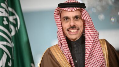 وزير الخارجية يتلقى اتصالاً هاتفياً من نظيره الإيراني لبحث آخر التطورات الإقليمية وضمان أمن المنطقة