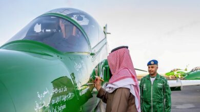 وزير الدفاع يوقع اتفاقية طائرة هوك T-165 خلال معرض الدفاع العالمي 2026