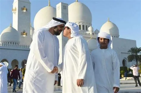 أسامة خياط وصلاح البدير يؤمان ويخطبان صلاة عيد الفطر في الحرمين الشريفين