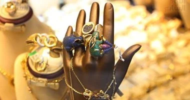 أسعار الذهب تنهي تعاملات اليوم بانخفاض وعيار 21 يسجل 6870 جنيها