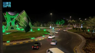 أمانة حائل تُجمّل شوارع وميادين المدينة احتفالاً بيوم العلم