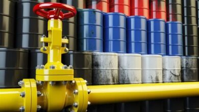 أمريكا تمنح ترخيصًا مؤقتًا لتسهيل بيع النفط الروسي