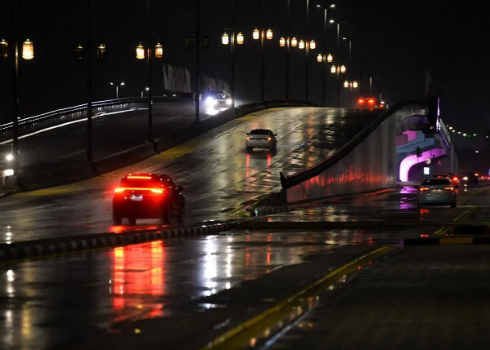 أمطار الخير تتساقط على المنطقة الشرقية: حدث مميز يعزز الزراعة والمياه