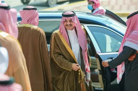 أمير الشرقية يثمن إنجازات تطوير القطاع الصحي خلال اجتماع مع القيادات المعنية