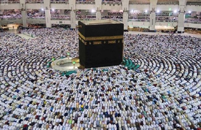 إحياء صلاتي التراويح والتهجد في الليلة الأولى من العشر الأواخر لشهر رمضان