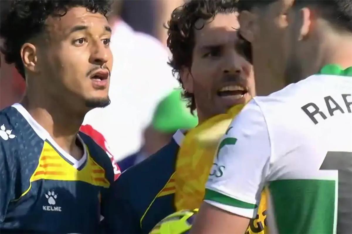 إساءة عنصرية في الدوري الإسباني: لاعب إلتشي يتعرض للاعب عربي بأسلوب يشبه فينيسيوس