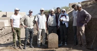 إعادة تركيب وترميم بوابة سور الملك رمسيس الثالث تكتمل بنجاح