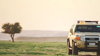 إلقاء القبض على مواطن اقتحم محمية الإمام عبدالعزيز بسيارته في منطقة الفياض والروضات