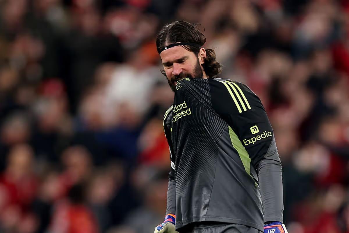 إيكو تكشف تفاصيل موقف أليسون بشأن مشاركته في مباراة ليفربول ضد برايتون