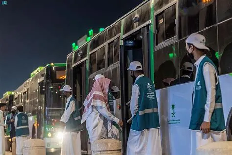 استمرار خدمات النقل الترددي للمسجد النبوي بعد صلاة التهجد ليلة 27 رمضان