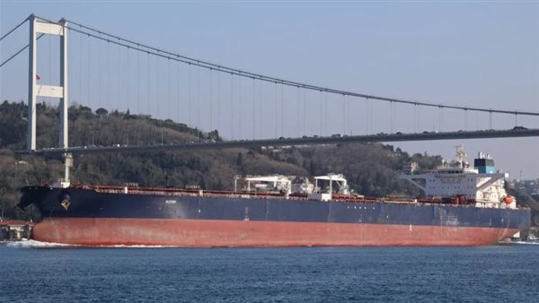 استهداف ناقلة نفط تركية بواسطة مسيرة قرب مضيق البوسفور