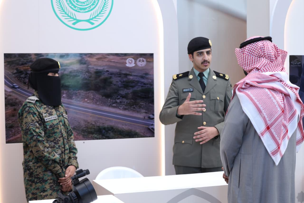 الأفواج الأمنية تظهر في معرض وزارة الداخلية لتعزيز الوعي بالخدمات المقدمة لضيوف الرحمن