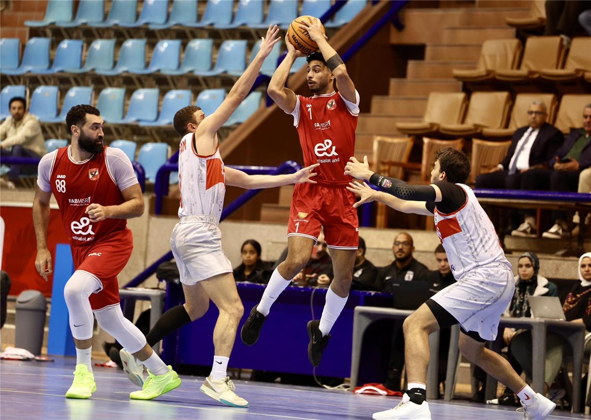 الأهلي يعزز صفوفه بخمس صفقات جديدة منهم ثلاثة أميركيين استعدادًا لبطولة إفريقيا لكرة السلة BAL