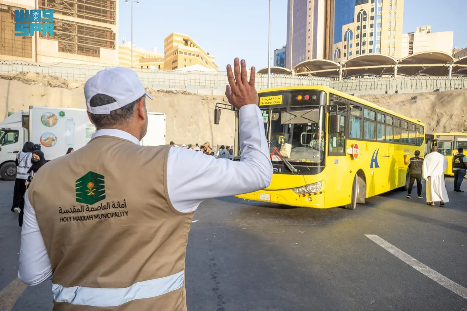 <p><strong>"البلديات والإسكان تعزز استعداداتها للعشر الأواخر من رمضان بزيادة 18 ألف كادر و6 آلاف آلية"</strong></p>