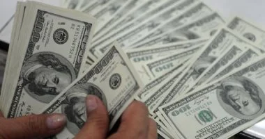 الدولار ينخفض في ختام تعاملات اليوم بجميع البنوك المصرية