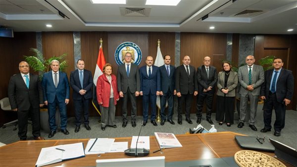 القابضة للبتروكيماويات تكشف عن خطة لتنفيذ 10 مشروعات بطاقة 7.5 مليون طن وتوطين أكثر من 20 منتجًا باستثمارات 11 مليار دولار