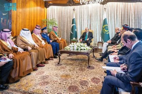 القيادة تقدم التهاني لرئيس باكستان بمناسبة اليوم الوطني وتتطلع لمزيد من التقدم والازدهار