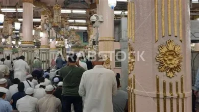 المسجد النبوي يستقطب أعداداً كبيرة من المصلين خلال صلاة التهجد في ليلة السابع والعشرين من رمضان