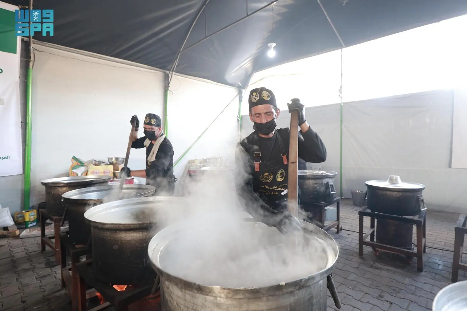 المطبخ المركزي لسلمان للإغاثة يستمر في تقديم الوجبات الغذائية في غزة