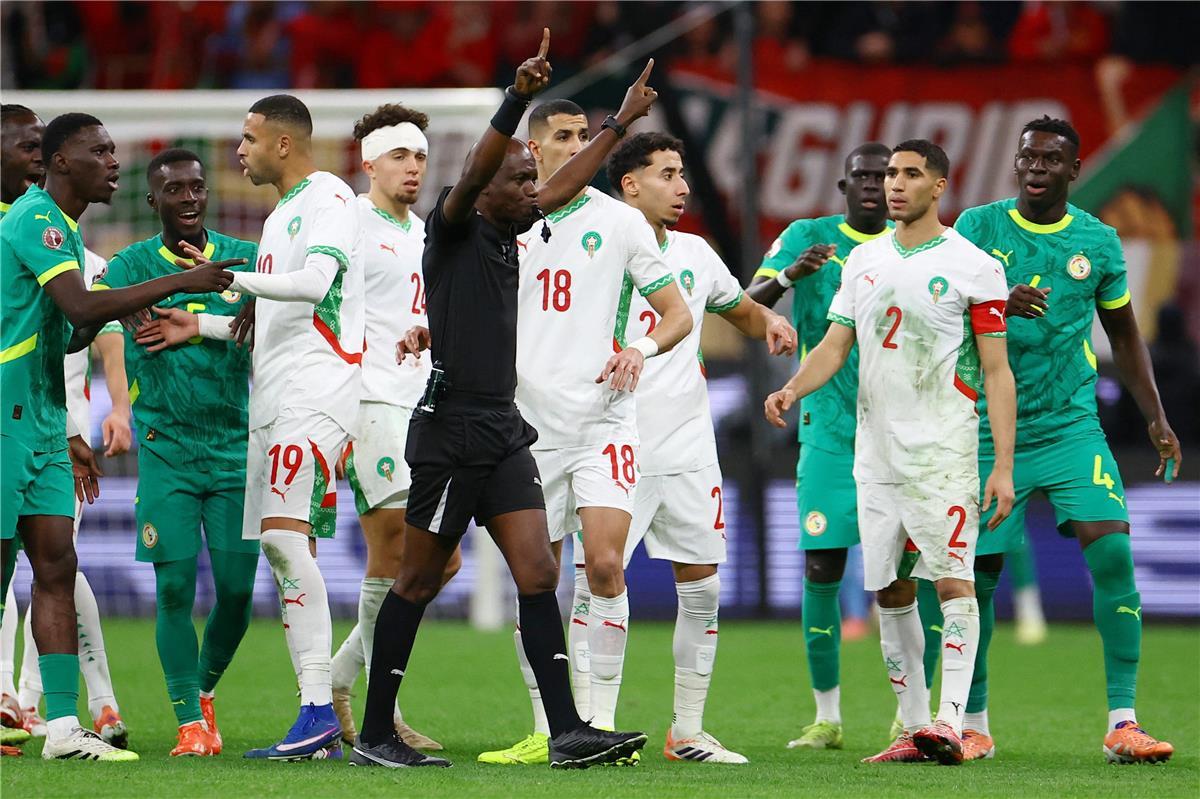 المنتخب المغربي يكشف عن قائمته لمعسكر مارس: تفاصيل حول موقف بلعمري والشيبي