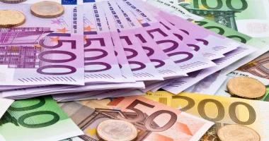 اليورو يسجل ارتفاعاً ملحوظاً أمام الجنيه في منتصف تعاملات الأربعاء 18 مارس 2026 بالبنوك