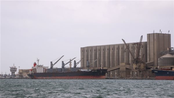 انتظام حركة الملاحة بميناء دمياط رغم سوء الأحوال الجوية