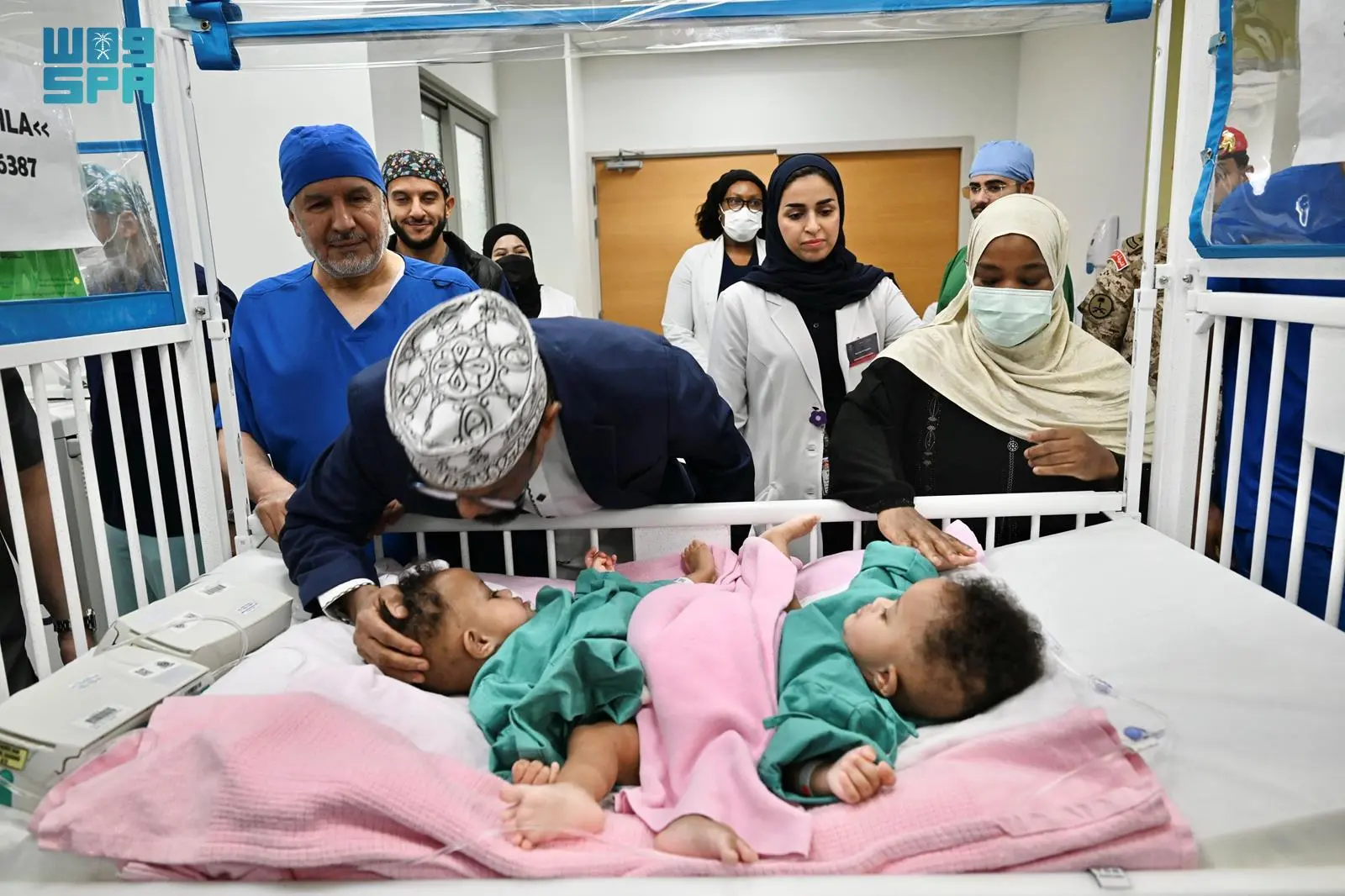 <p><strong>انطلاق إجراءات فصل التوأم الصومالي رحمة ورملا في الرياض</strong></p>