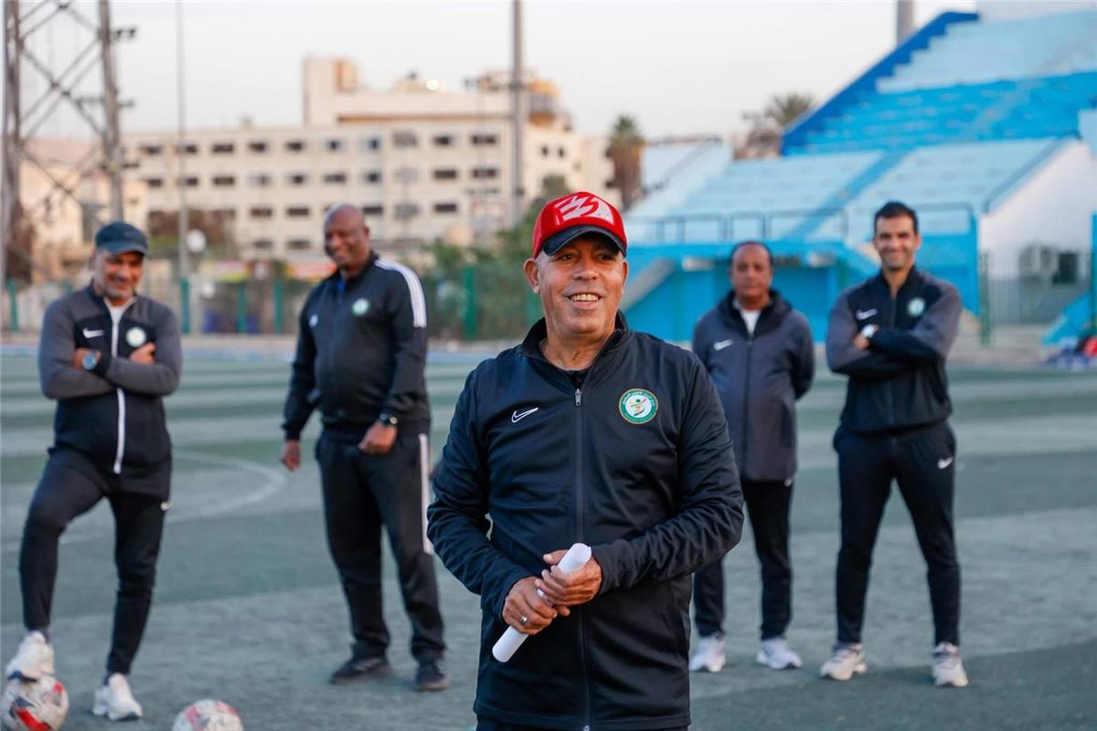 بدر رجب يثير النقاشات: مقارنة مثيرة للاهتمام بين لاعب الأهلي السابق وفان دايك وبيكنباور