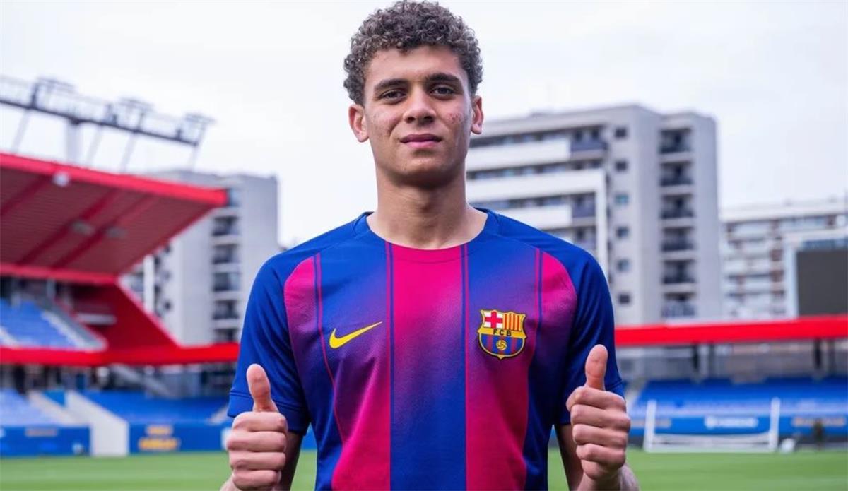 برشلونة يبرز الأداء المتميز لحمزة عبد الكريم في ظهوره الأول