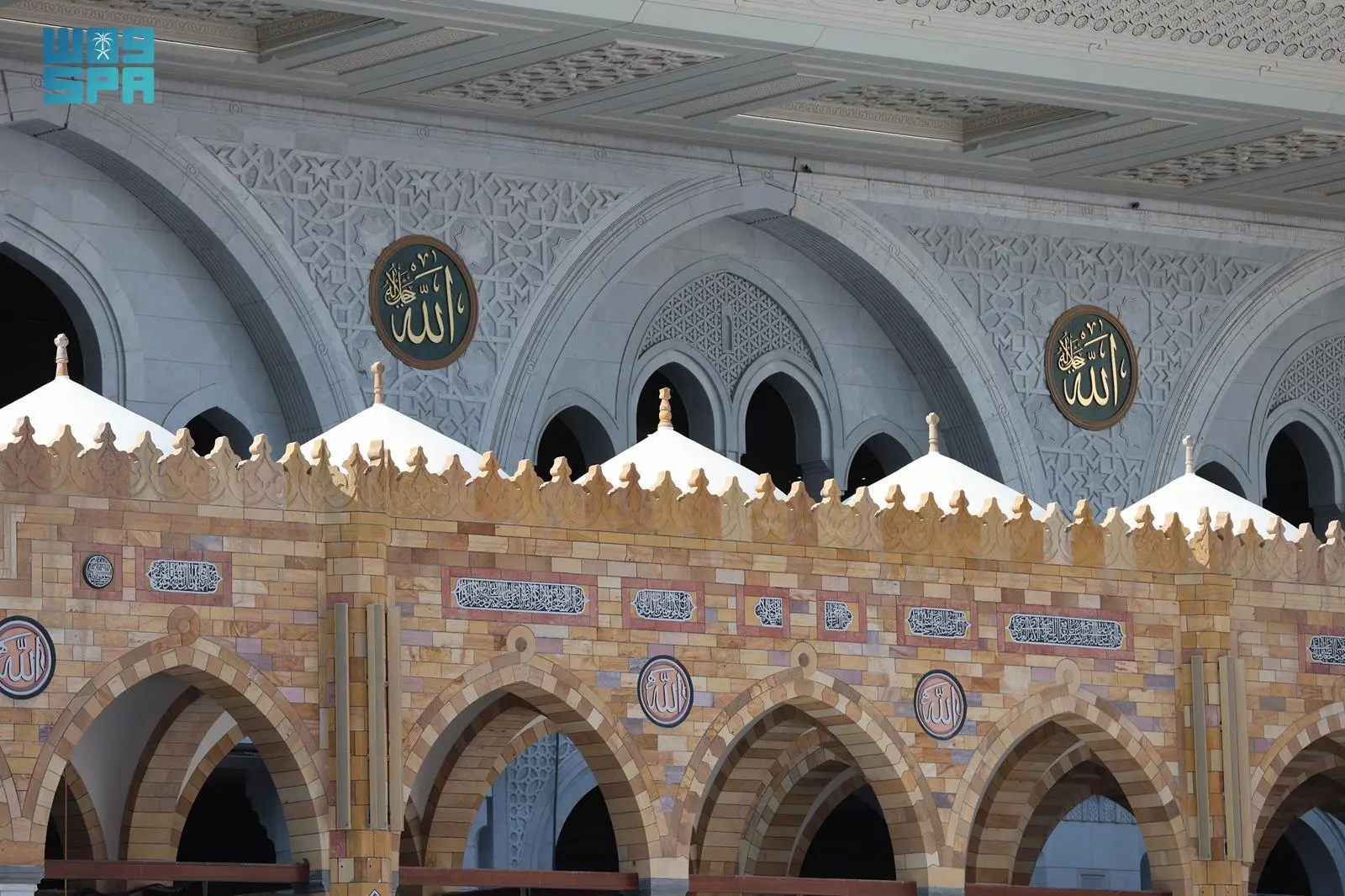 تاريخ قباب المسجد الحرام: تطور معماري يعكس التميز والاهتمام السعودي