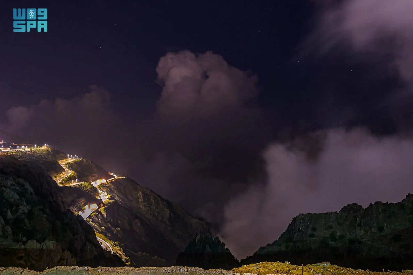 تحذير: تشكل ضباب كثيف في منطقة الباحة حتى صباح الغد