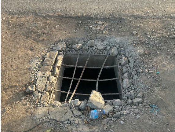 <p><strong>تحذيرات سلامة بشأن خزان أرضي مكشوف في عفيف بالقرب من ملعب وحديقة عامة</strong></p>