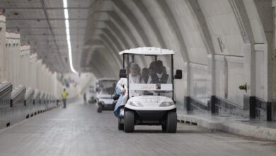 تحسين تجربة كبار السن: مسارات مخصصة وعربات فسيحة لتيسير الوصول إلى المسجد الحرام