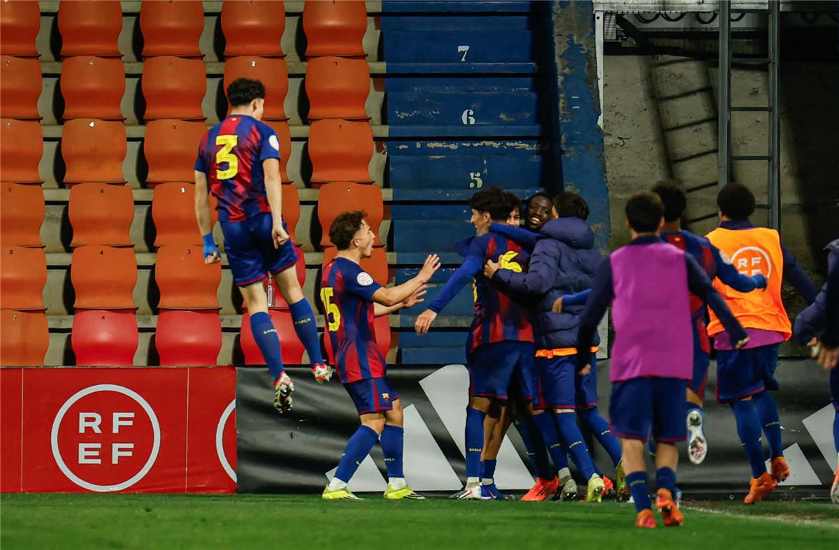 تحليل جماهيري: أداء حمزة عبد الكريم أمام ديبورتيفو لاكورونيا يثير إعجاب مشجعي برشلونة - سرعة تشبه هالاند