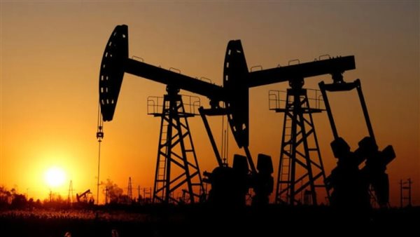 ترامب يتوقع تراجع سعر النفط بشكل حاد وسريع بعد إبرام الاتفاق مع إيران