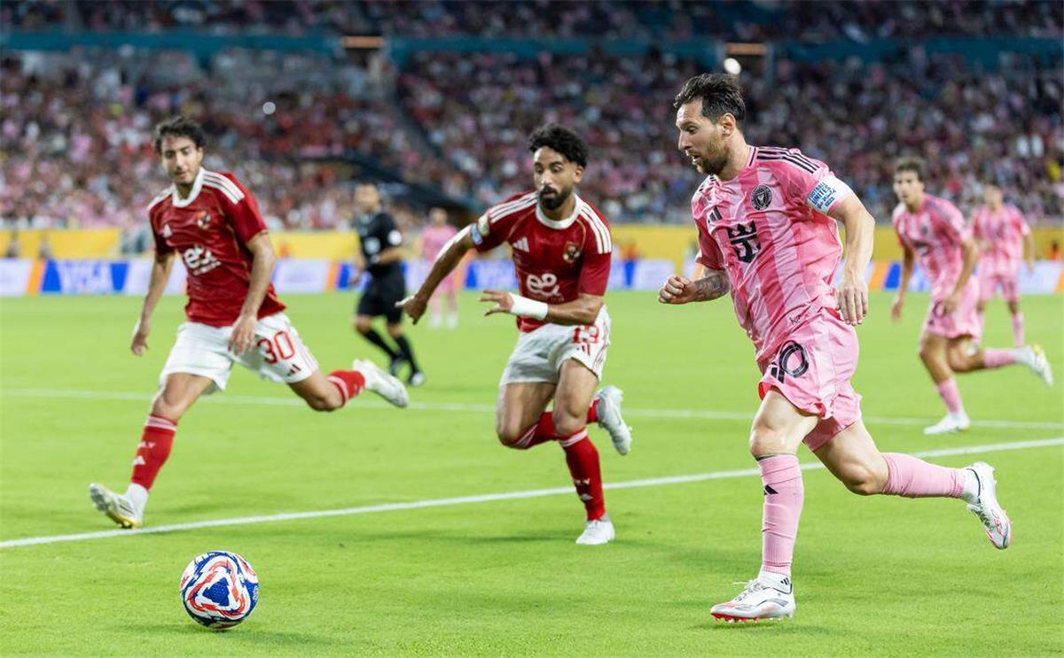 ترامب يُشيد بالأهلي في حضور ليونيل ميسي: الفريق المصري الأفضل في نظره