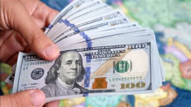 تزايد الإقبال على الدولار يقفز به لأعلى مستوى في عدة أشهر وسط ضبابية محادثات أمريكا وإيران