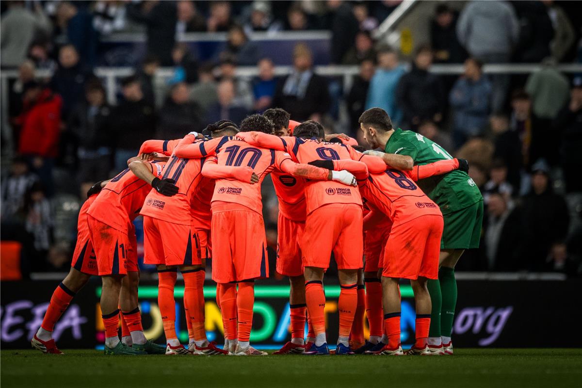 تشكيلة برشلونة لمواجهة إشبيلية في الدوري الإسباني: ليفاندوفسكي يتصدر الخط الأمامي