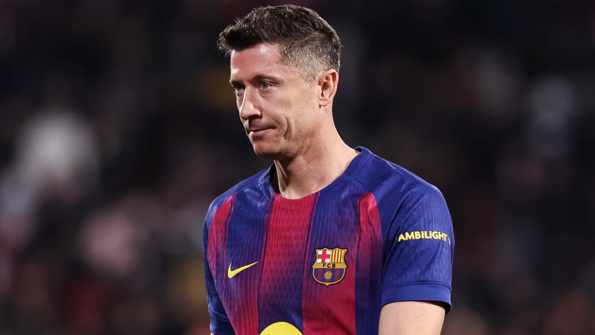 تطورات غير متوقعة في مستقبل ليفاندوفسكي مع برشلونة
