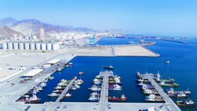 تعليق عمليات تحميل النفط في ميناء الفجيرة بالإمارات جراء حريق بسبب حطام مسيرة