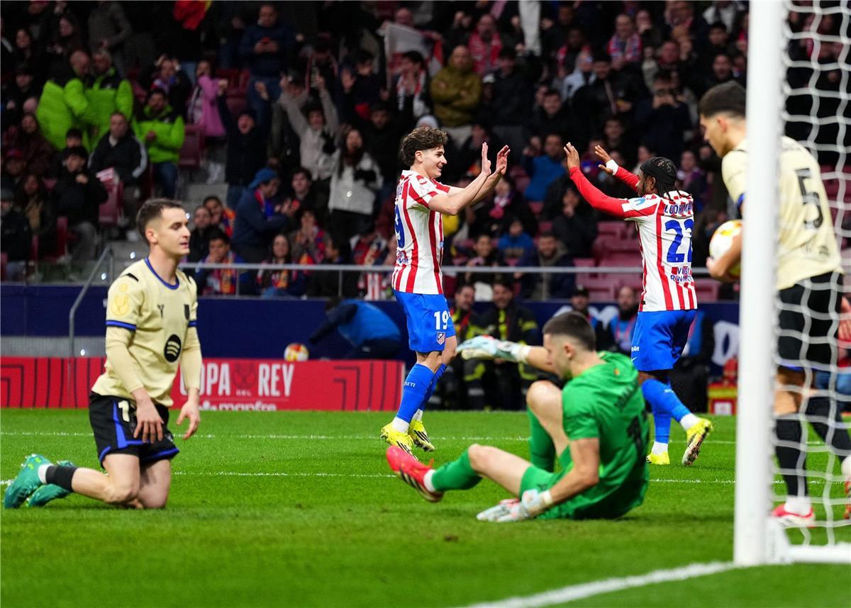 تغطية حصرية: القنوات الناقلة لمباراة برشلونة ضد أتلتيكو مدريد في كأس ملك إسبانيا اليوم