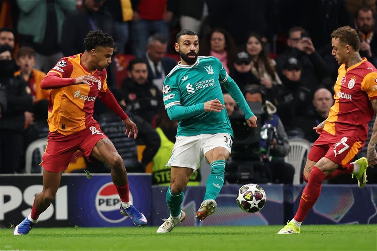 تفاقم ضغوط الأداء: انتقادات محمد صلاح بعد مواجهة ليفربول ضد جالطة سراي