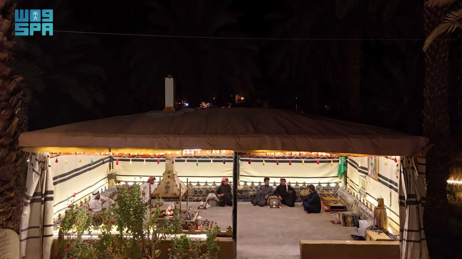 تلاقي الشتاء مع رمضان: إحياء سحر شَبّة النار ودفء بيوت الشعر في العُلا