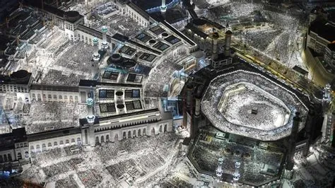 توسيع خدمة التحلل في الحرم المكي يتيح نصف مليون معتمر الاستفادة خلال شهر رمضان