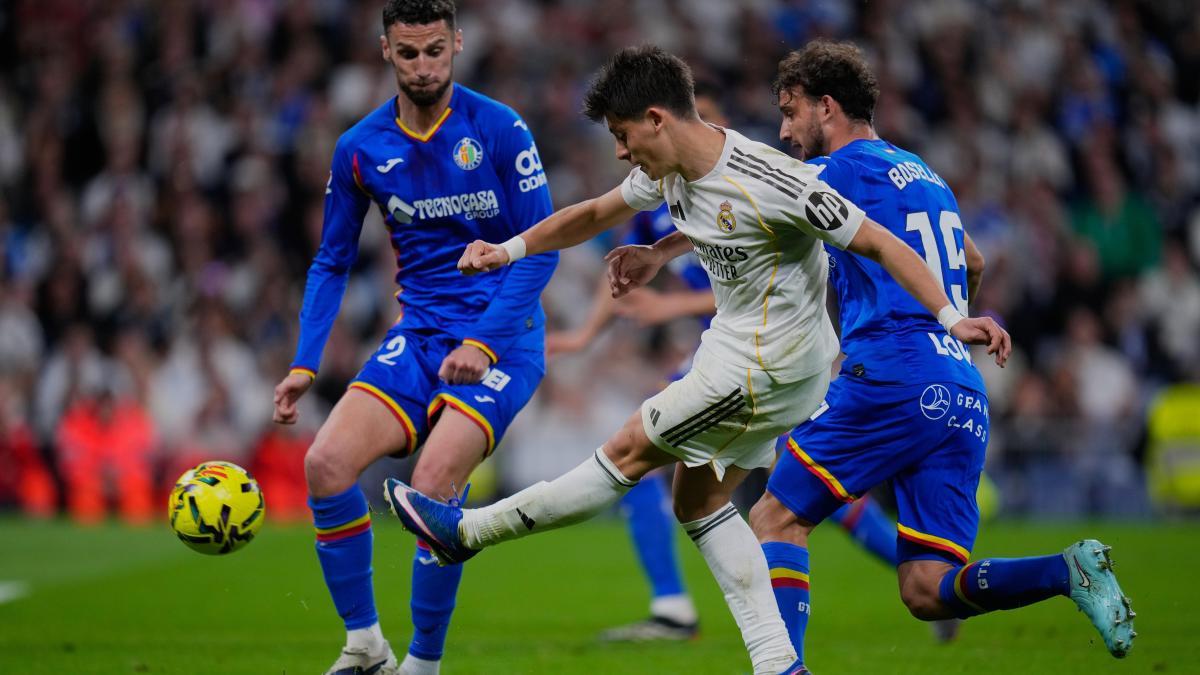 جماهير ريال مدريد تعبر عن غضبها تجاه فلورنتينو بيريز عقب هزيمة الفريق أمام خيتافي