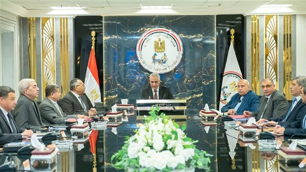 جمبلاط يدعو لترشيد الاستهلاك في شركات الإنتاج الحربي مع الحفاظ على مستوى الإنتاجية