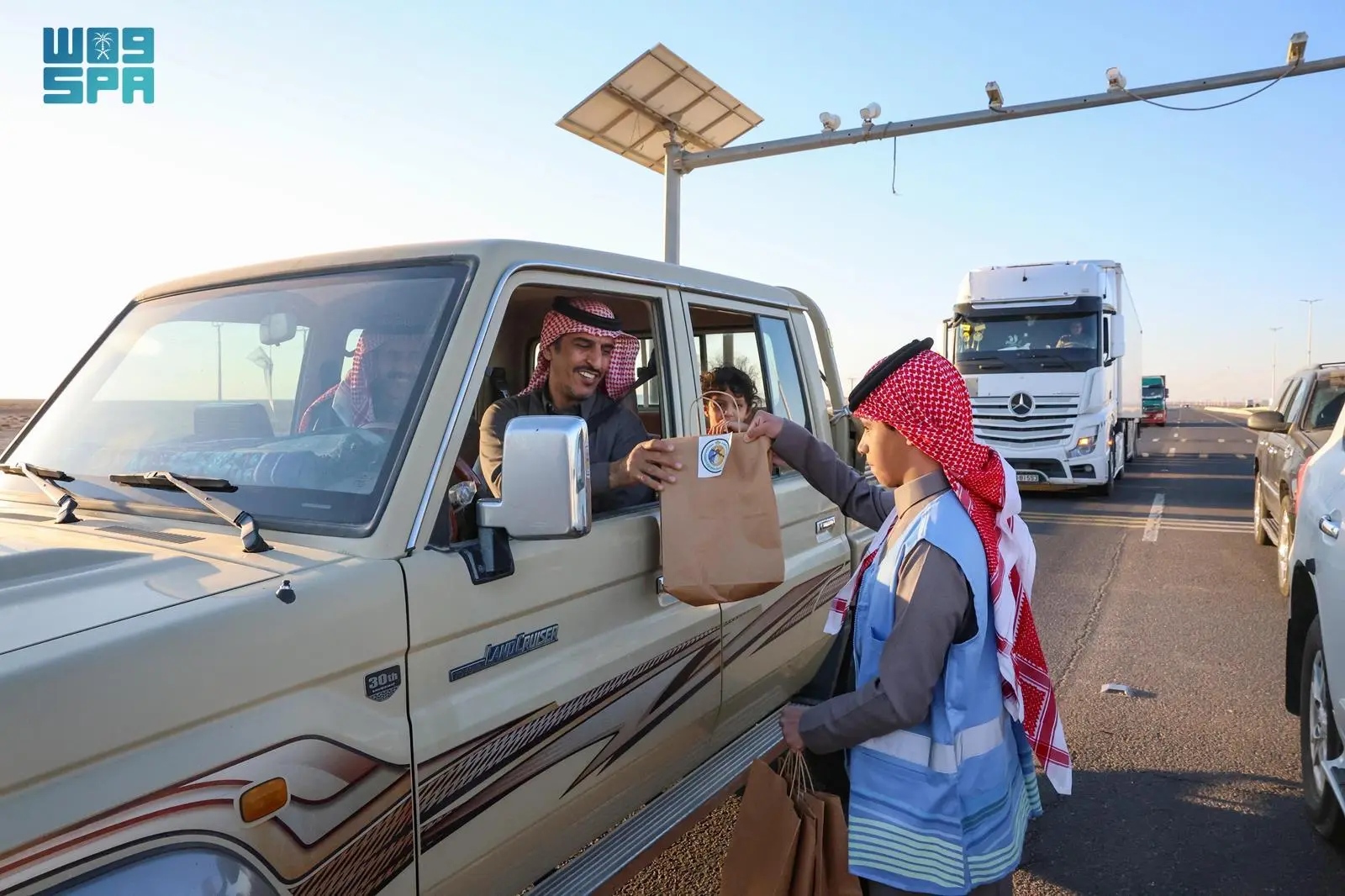 حرس الحدود يطلق مب initiative لتفطير الصائمين في منفذ الحديثة